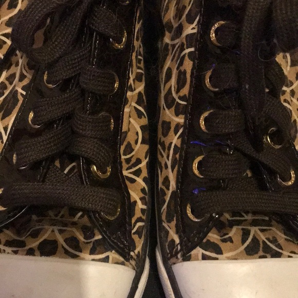 Shoes - Picture 3 of 4